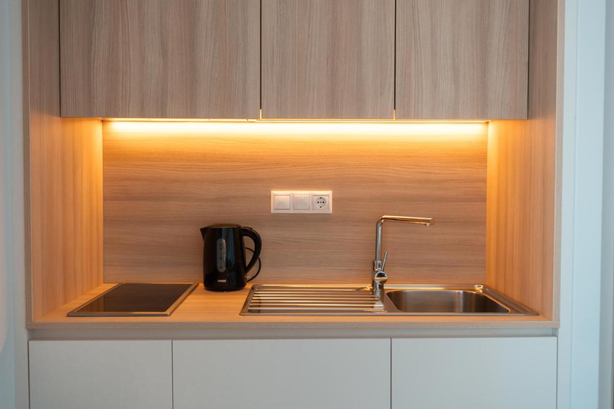 Una cocina o zona de cocina en Portomar Apartments - 4-Star Superior Hotel