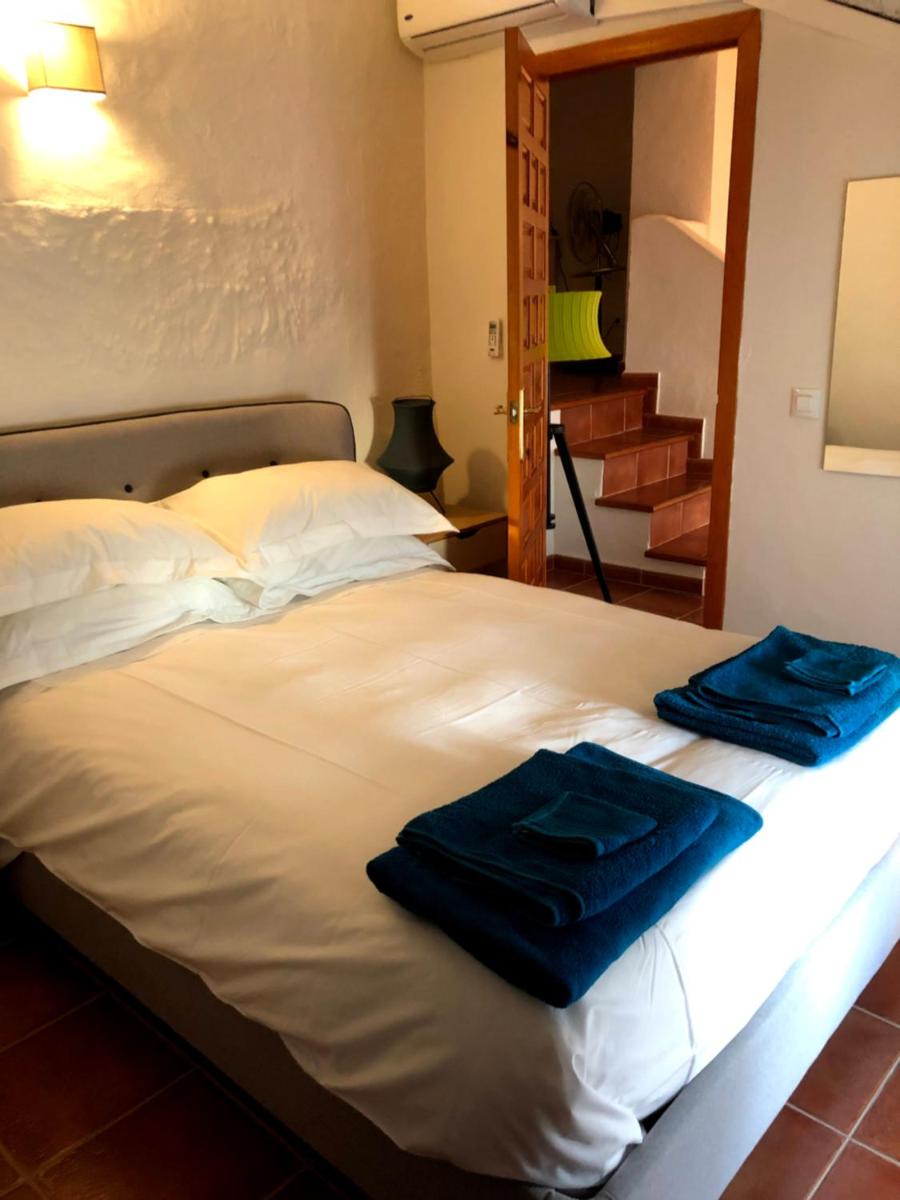 Suitetrails - Traditional Village House with Private Pool in Villanueva de San Juan