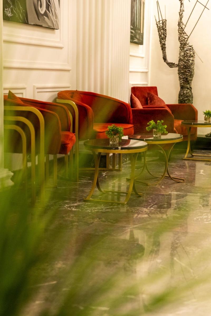 Hotel Majestic - Housity