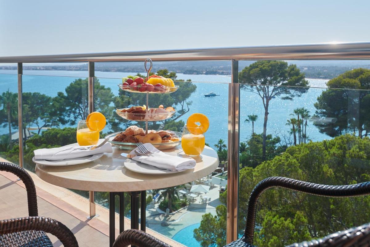 Comida en o cerca de este hotel