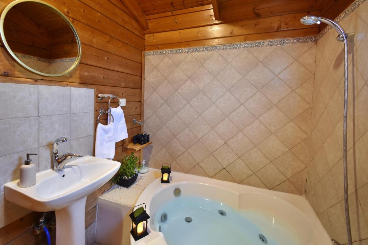 בקתות בית מאיר אבירים - זמן בריאה - Hizvo