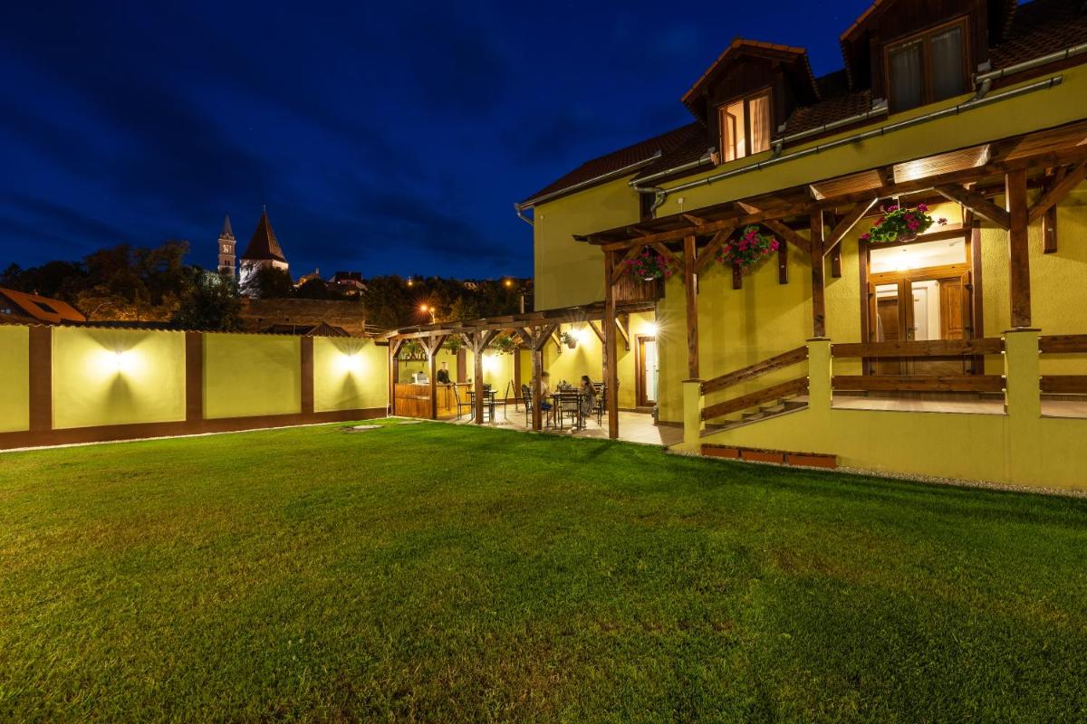 Hotel PrincesSophie - Housity