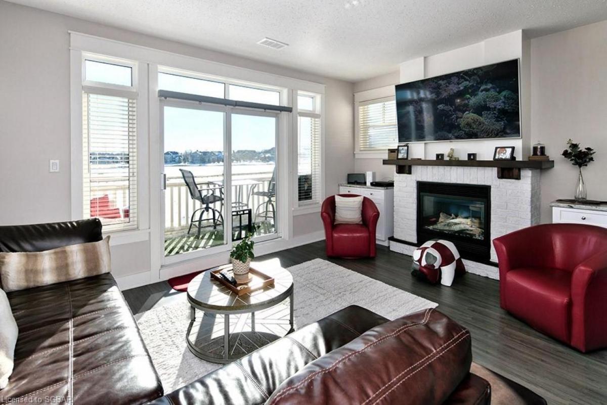 Great Location, Pool, Blue Mountain 2 BDRM Dream - Housity