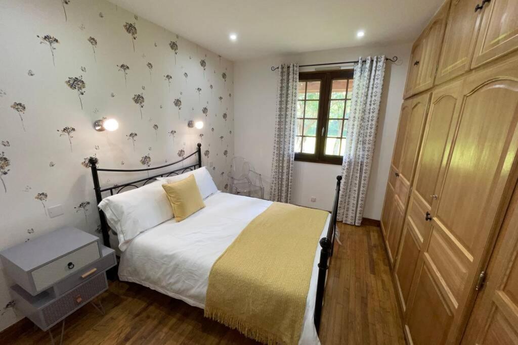 Gite Jeanroy a Cheerful 2 Bedroom Rural Gite - Housity