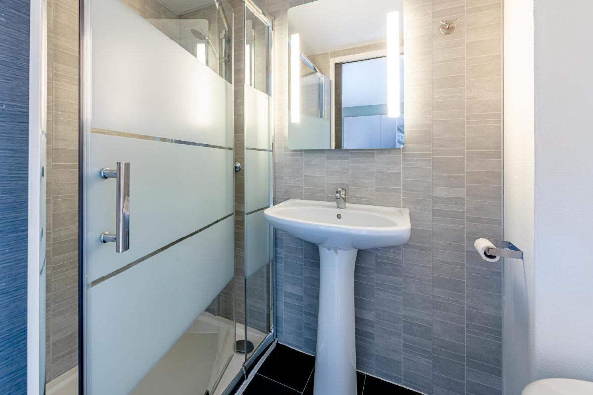 B&B HOTEL Bordeaux Le Haillan - Housity