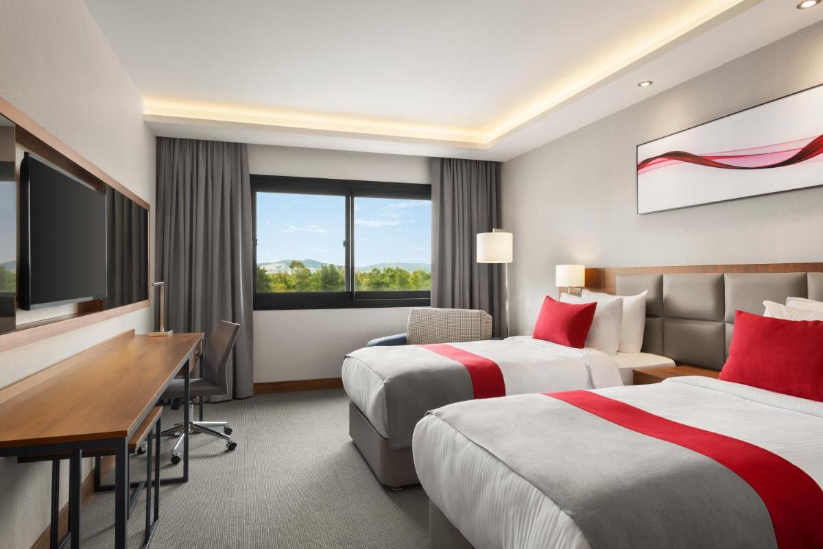 Ramada by Wyndham Izmir Aliaga - Housity