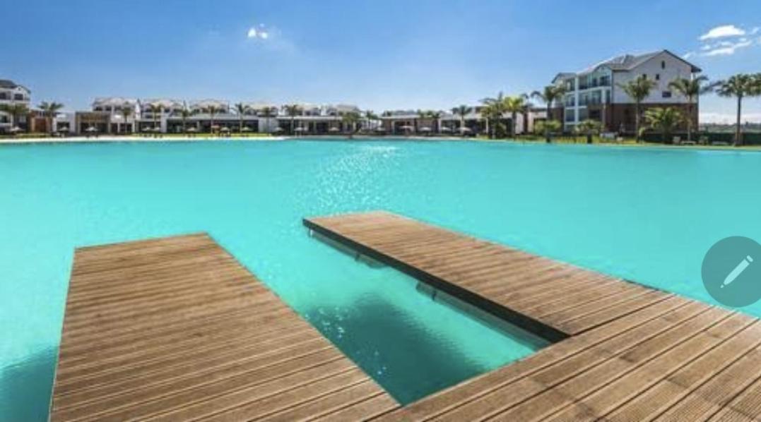 Suitetrails - The Blyde - Morden 2 bedroom apartment