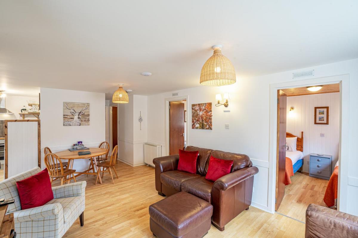 Heather Lodge 4, sleeping 6 - Housity