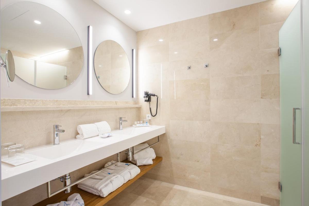 Un baño de Grupotel Playa de Palma Suites & Spa