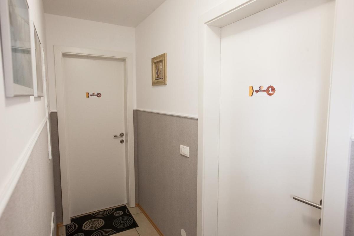 Rooms Klik Postojna - Housity