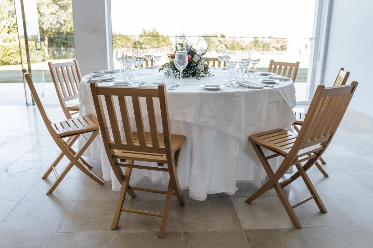 Um restaurante ou outro lugar para comer em Conimbriga Hotel do Paço