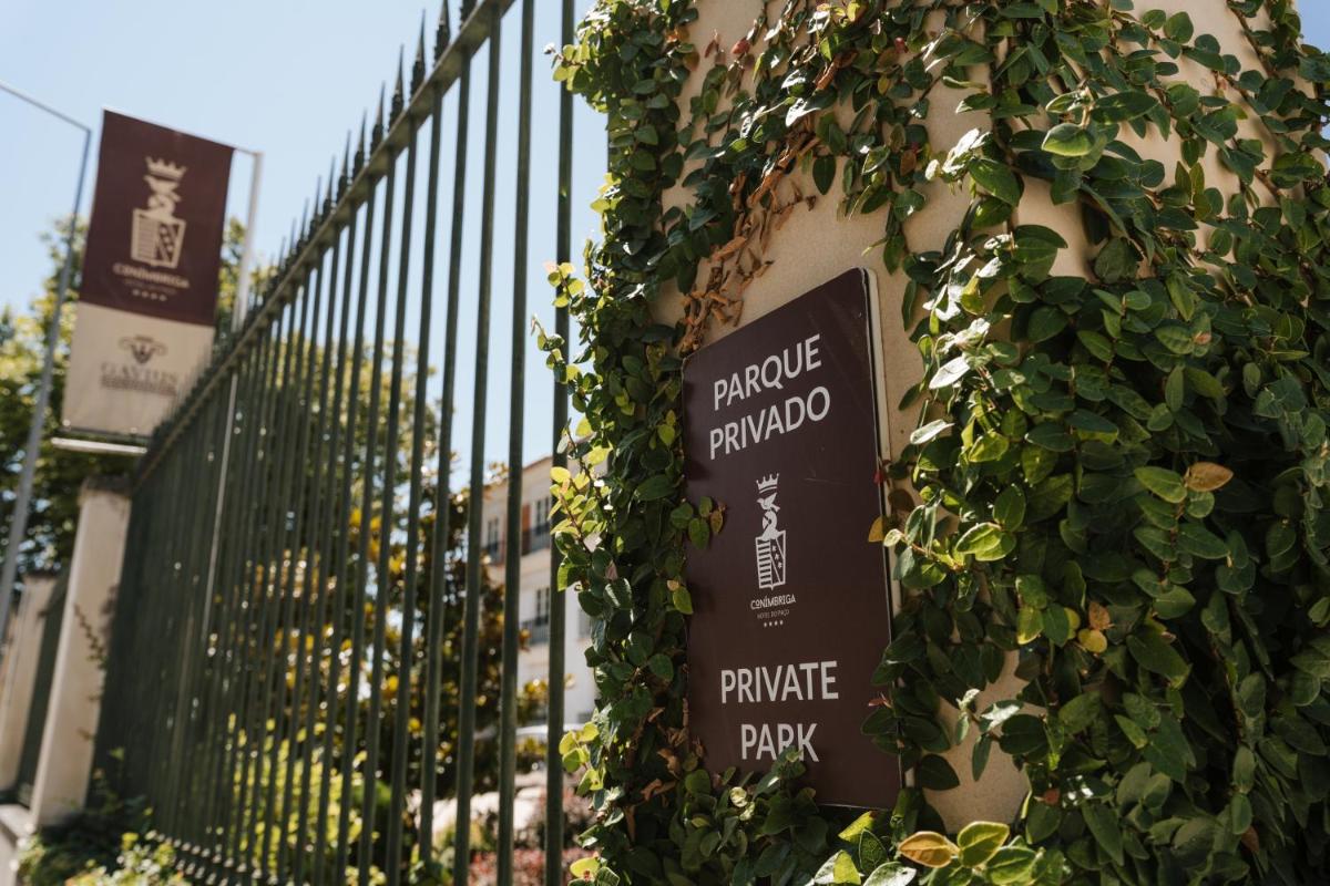 Um certificado, prémio, placa ou documento mostrado em Conimbriga Hotel do Paço