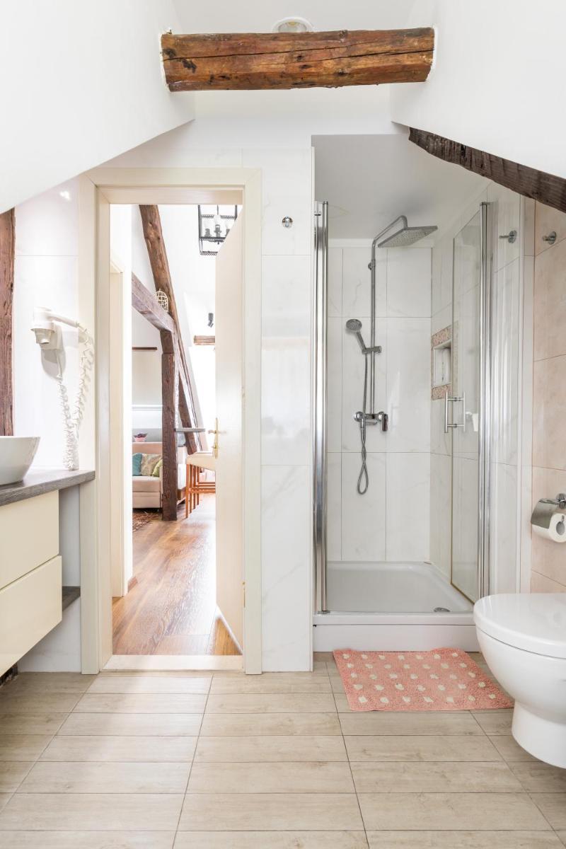 Petrova Attic - Housity