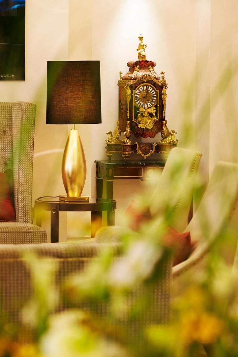 TV/Unterhaltungsangebot in der Unterkunft Steigenberger Icon Parkhotel Düsseldorf