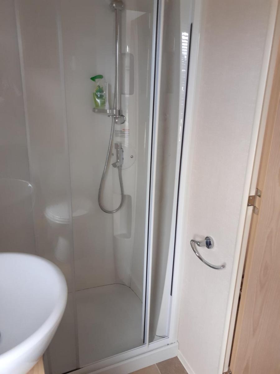 RICK'S RETREAT static caravan near the beach with free wifi - Housity