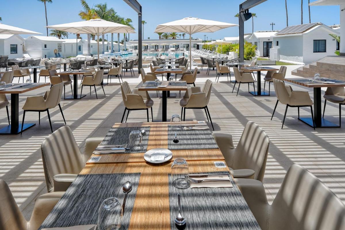 Un restaurante o sitio para comer en Club Maspalomas Suites & Spa - Adults Only