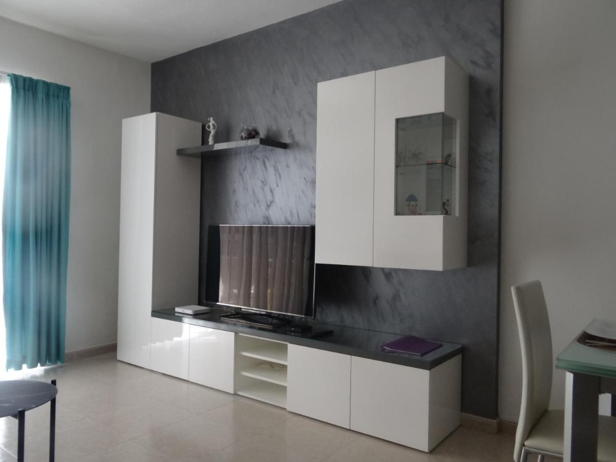 Suitetrails - Modern Two Bedroom Sea View Apartment