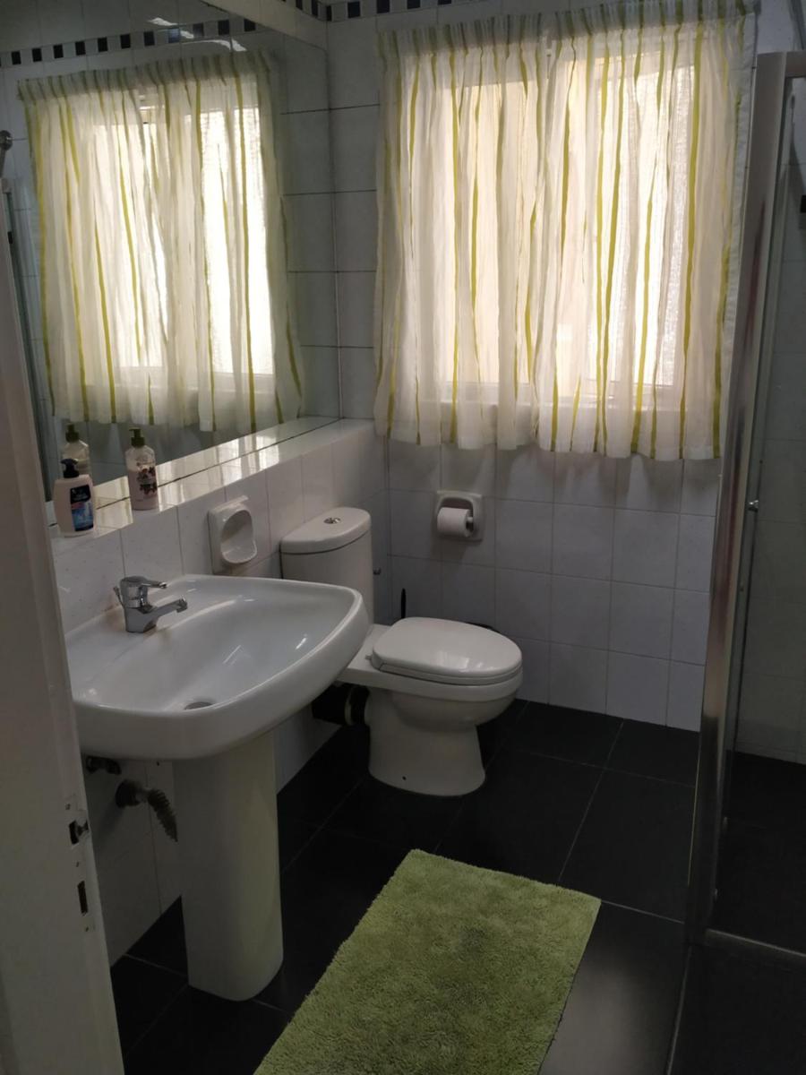 Suitetrails - Modern Two Bedroom Sea View Apartment