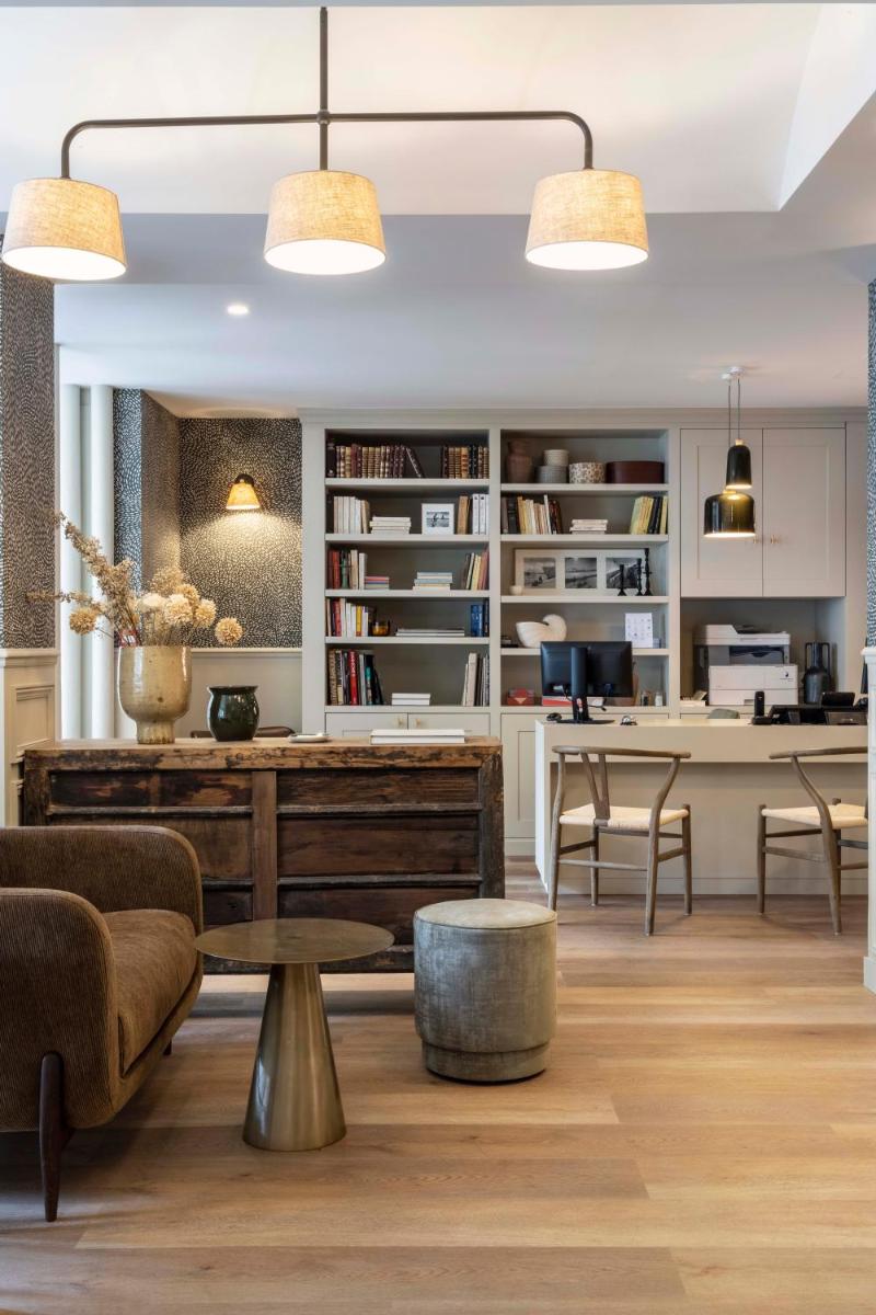 Coin salon dans l'établissement Le Petit Beaumarchais Hotel & Spa