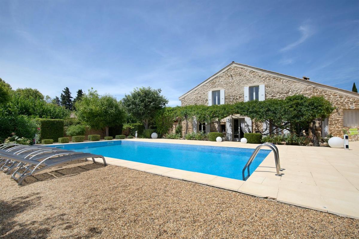 Villa confortable avec piscine privée à Uchaux - Housity