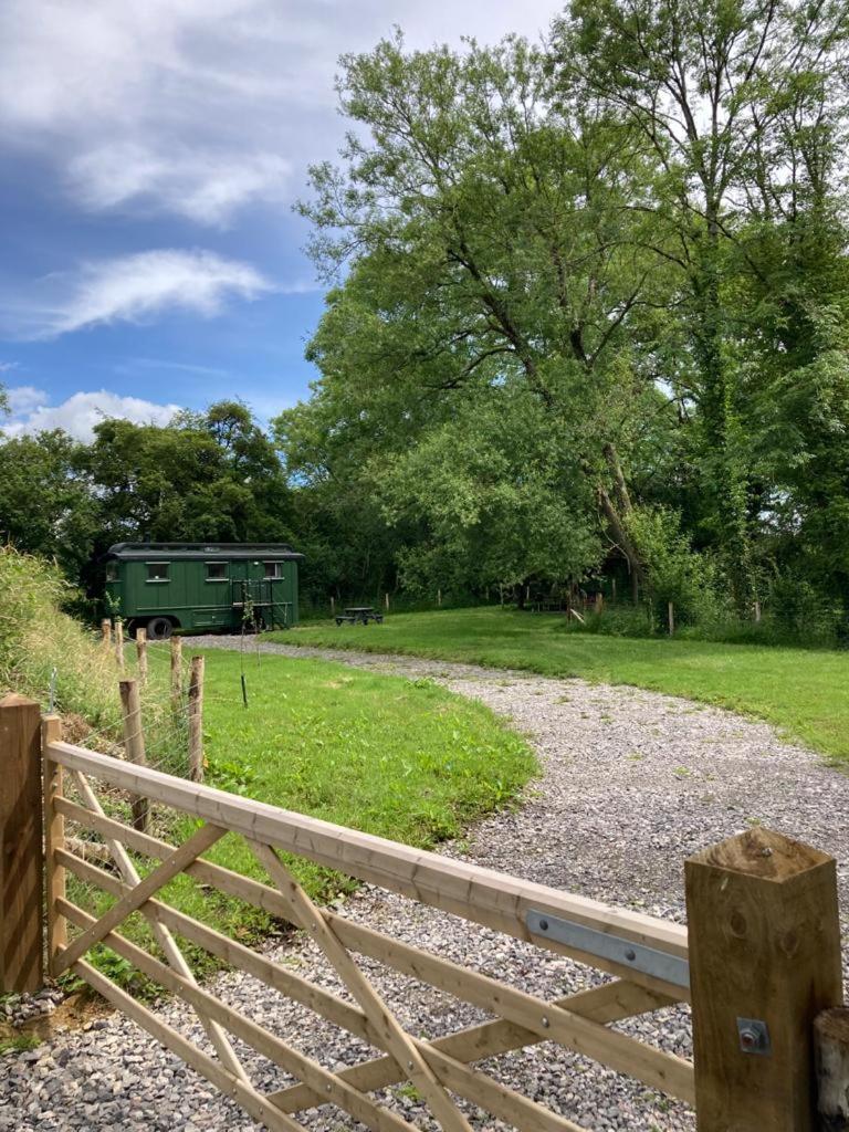 The Showman's Wagon - Housity