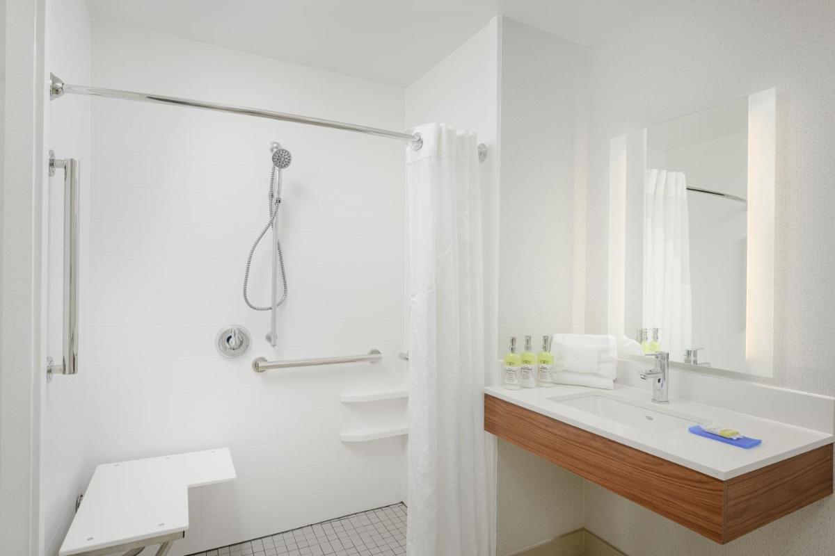 Holiday Inn Express - Tullahoma by IHG - Housity