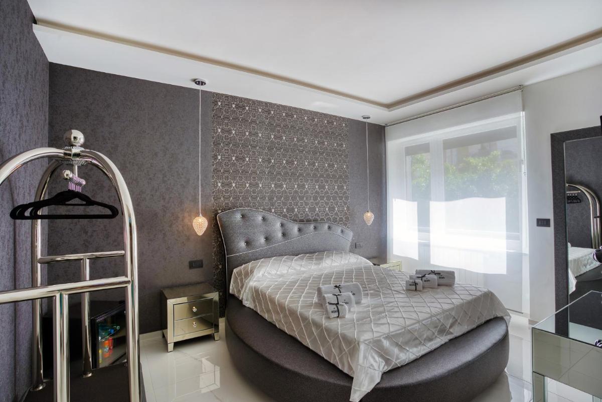 DISTINTO SUITE & ROOMS - Housity