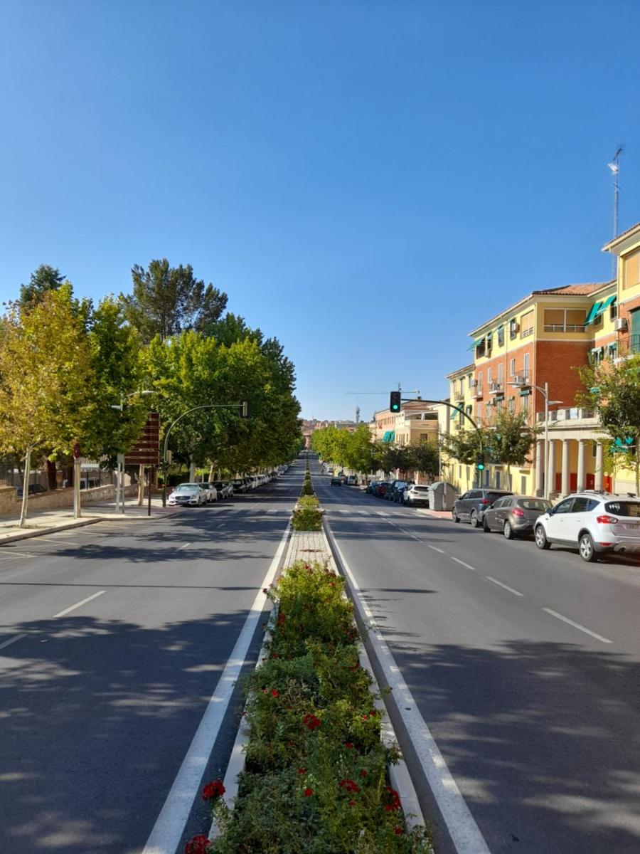 NO FIESTAS, 5 DORMITORIOS Solo familias, parejas o trabajo PARKING Público Gratis a 300m - Housity