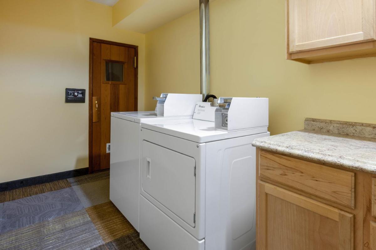Days Inn by Wyndham Sandusky Cedar Point - Housity