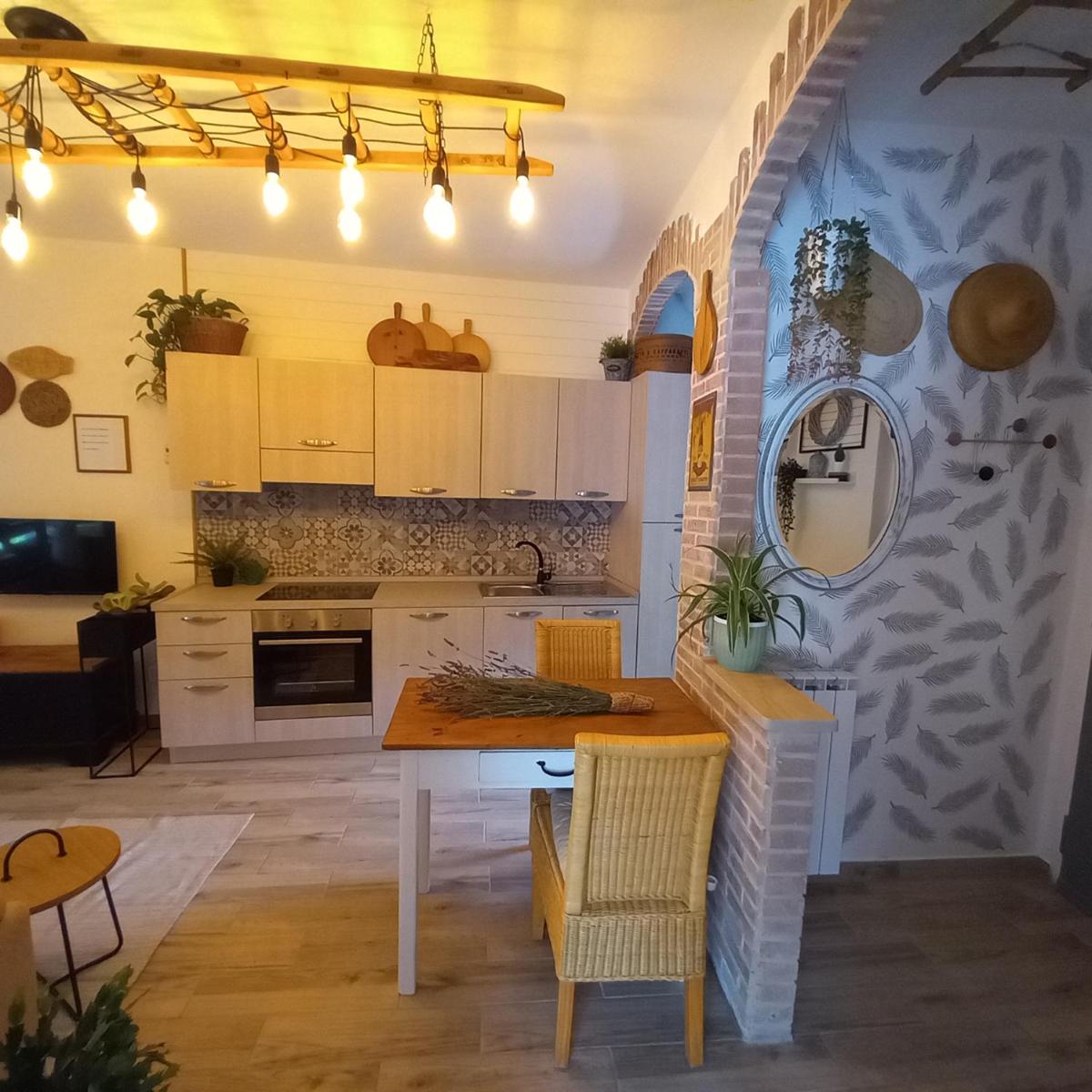 Casa Fiorita 22 Porto Ceresio - Housity