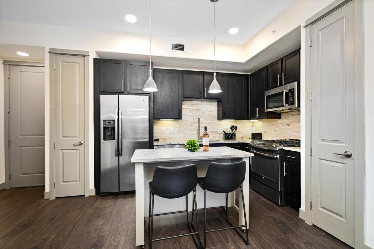 Executive Suites at Memorial City - Housity