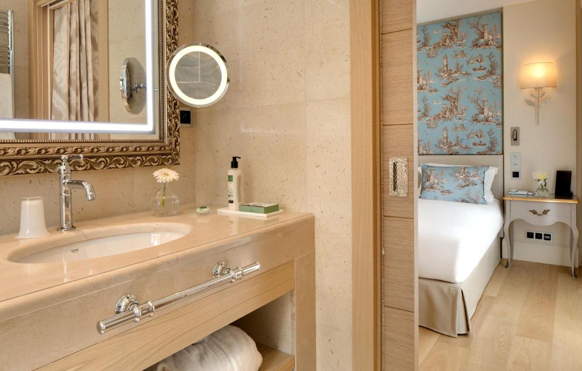 Salle de bains dans l'établissement Domaine du Mas De Pierre