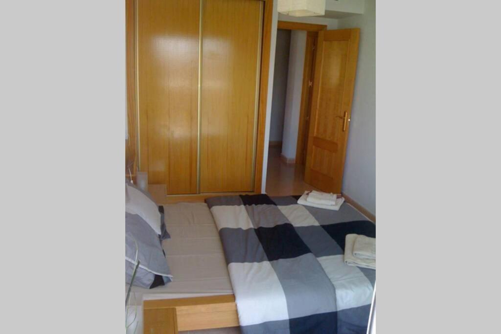 Penthouse 2 Bedroom Apartment with Rooftop Solarium and Parking - Housity