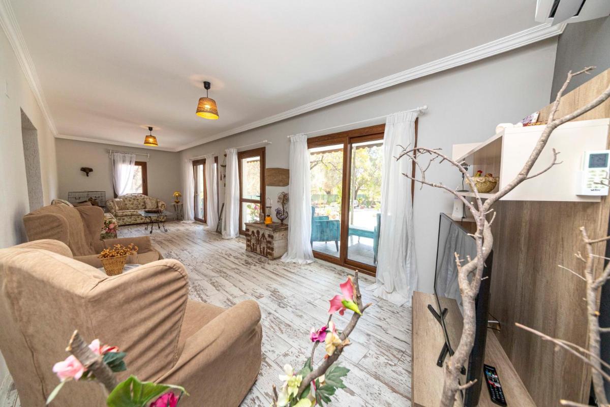 Suitetrails - Enchanting House with Impressive Interior Design Surrounded by Nature in Bodrum