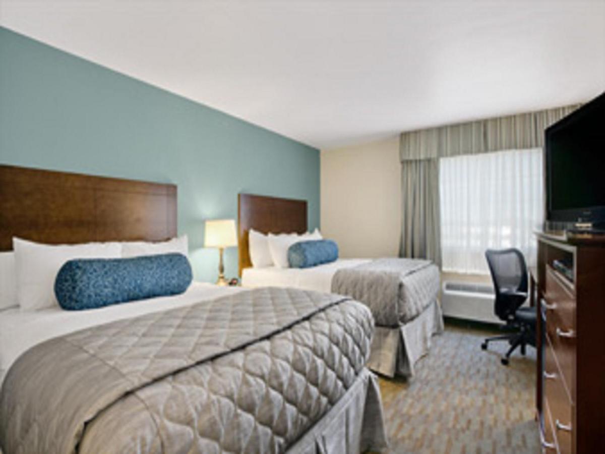 Baymont by Wyndham Minot - Housity