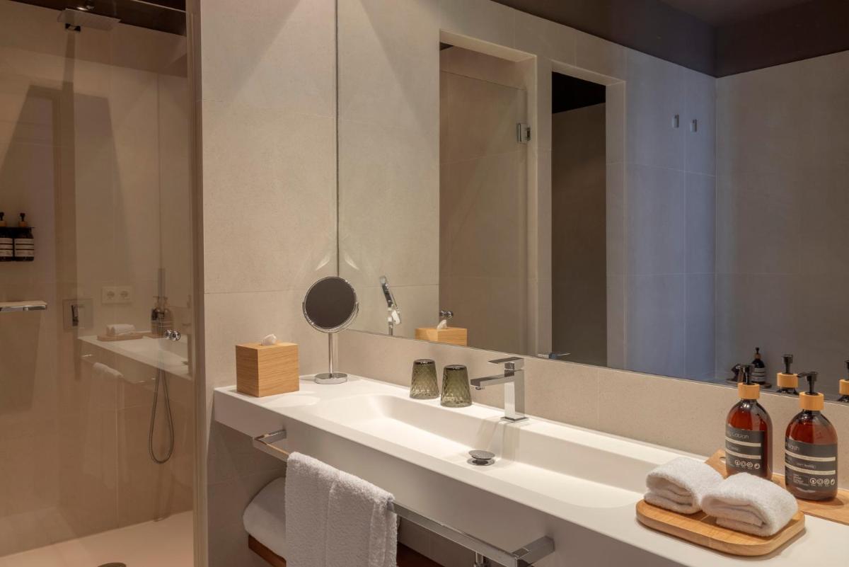 Un baño de Hotel Can Cera