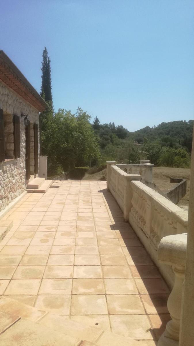 GRANDE VILLA A 15 MINUTES DE NICE - ARRIERE PAYS - Housity