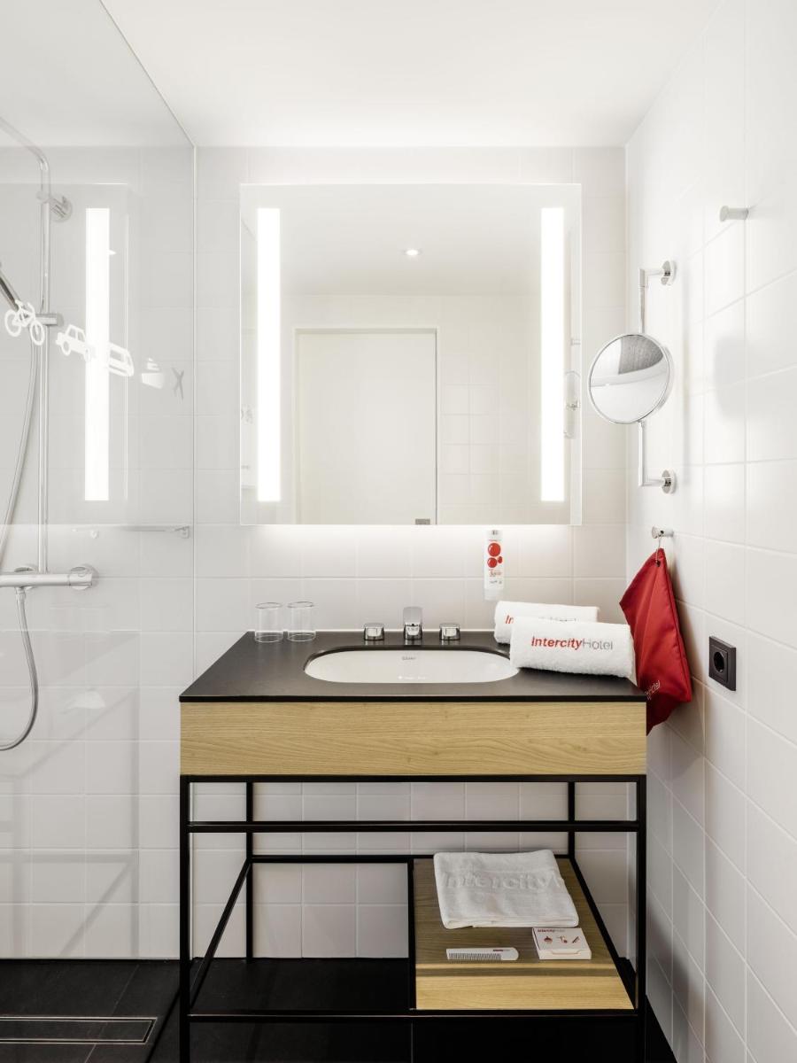 IntercityHotel Zürich Airport - Housity