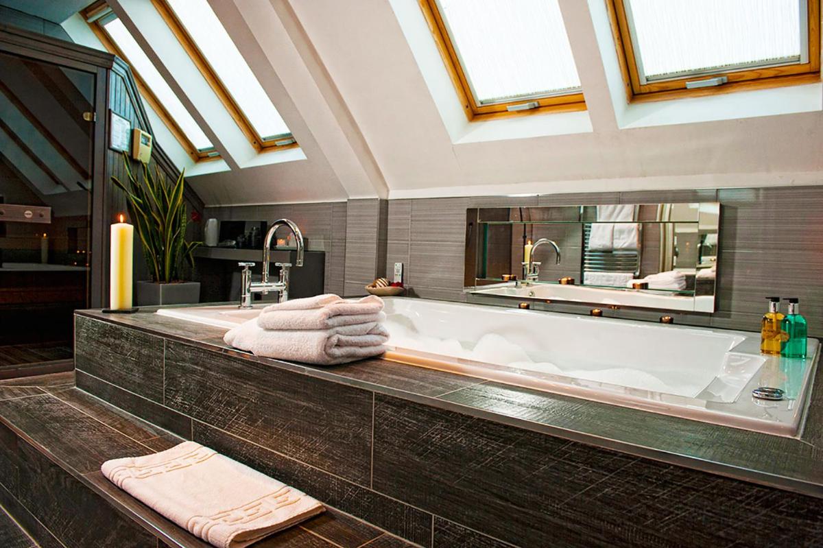 The Gailes Hotel & Spa - Housity
