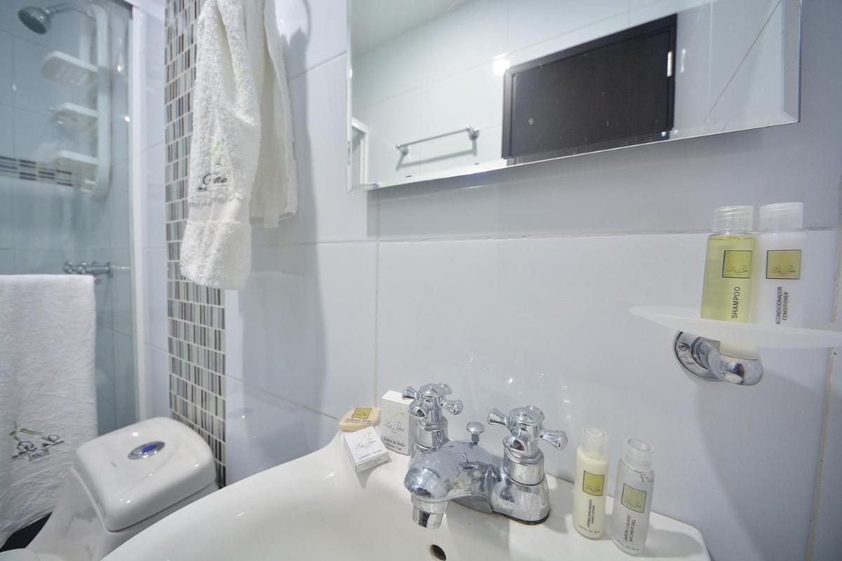 La Pera Hotel - Housity