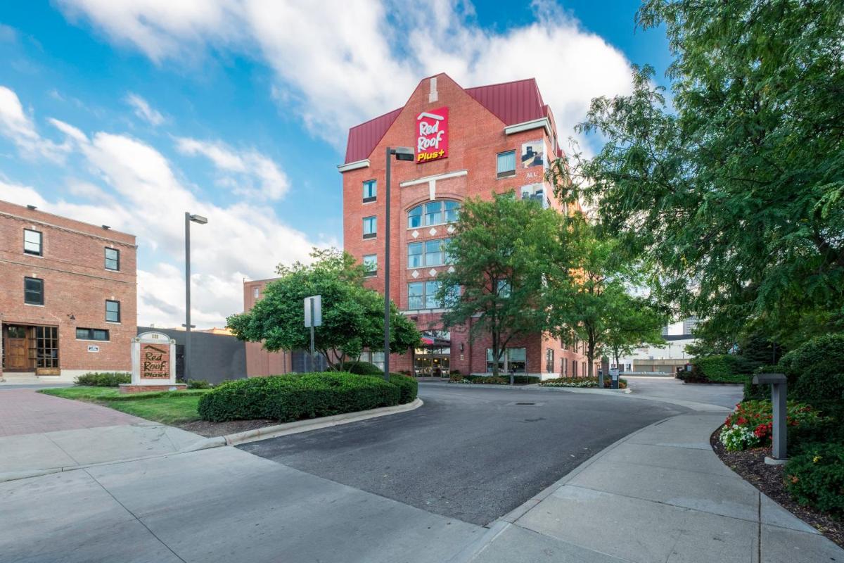 Red Roof Inn PLUS+ Columbus Downtown - Convention Center - Housity