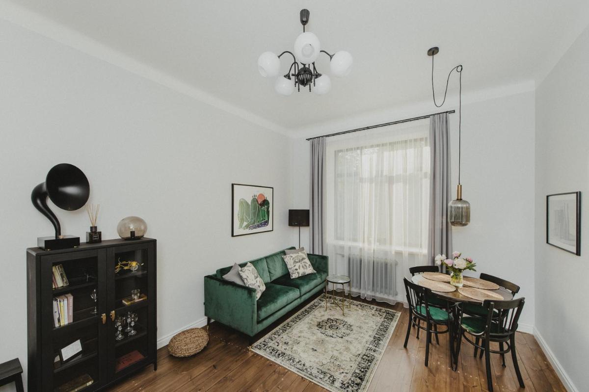 Cozy and Stylish City Center Apartment by URBAN RENT - Housity