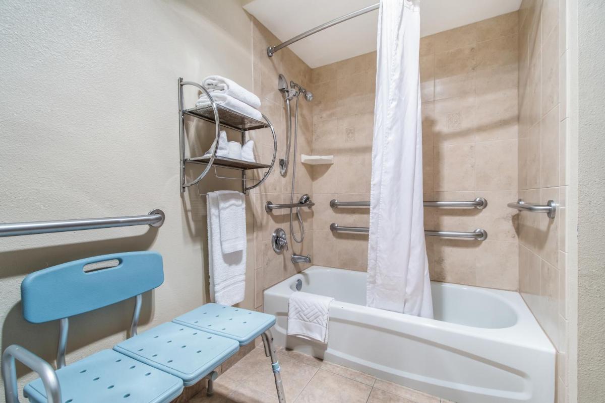 Red Lion Inn & Suites Vancouver - Housity