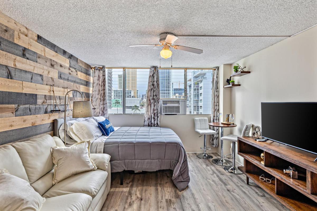 Modern WAIKIKI CONDO perfect for beach getaway! - Housity