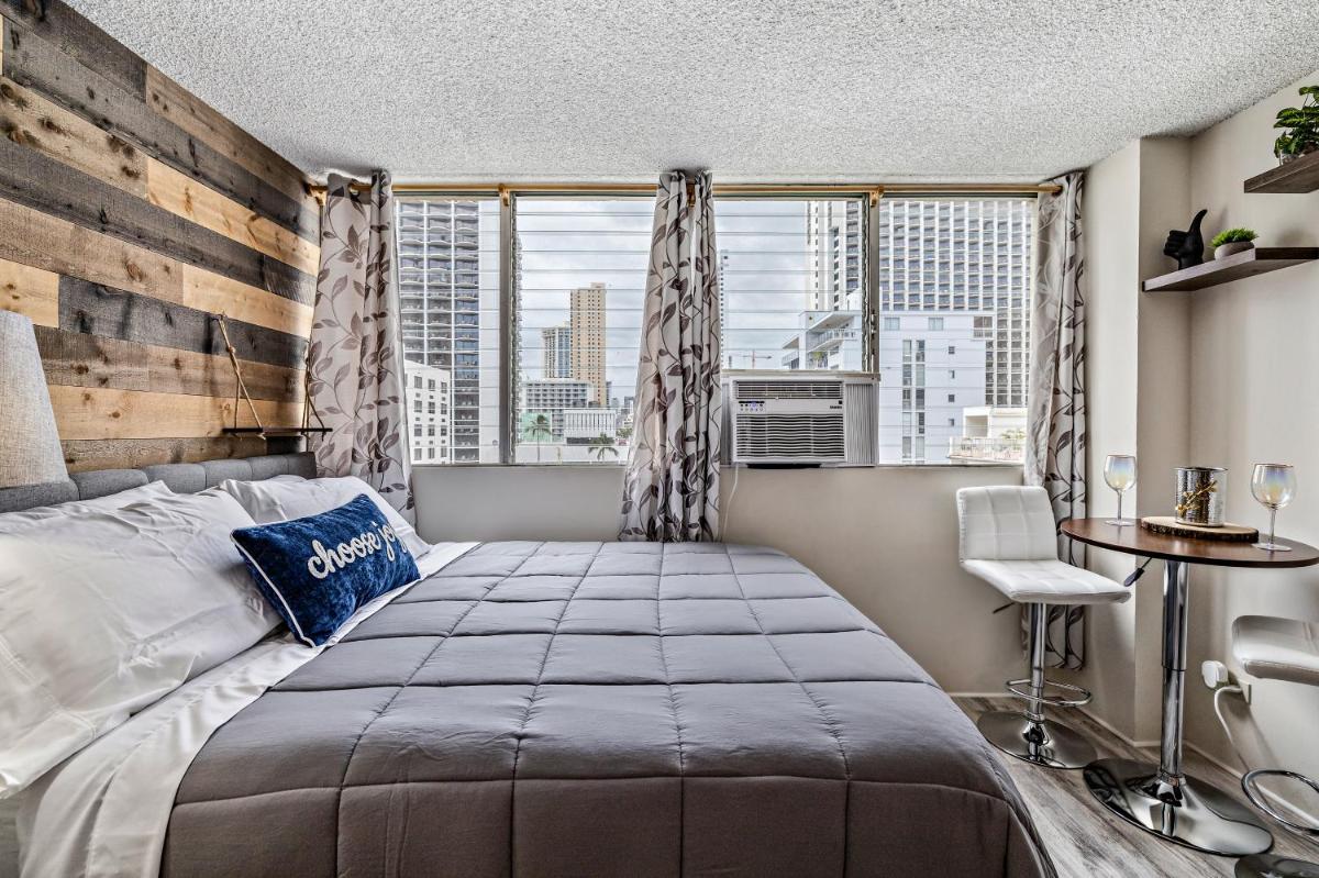Modern WAIKIKI CONDO perfect for beach getaway! - Housity