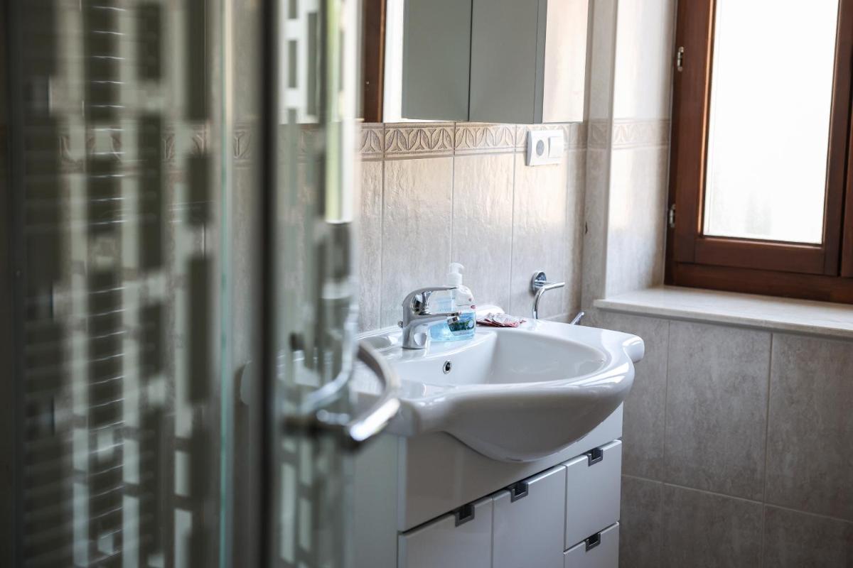Vaddisznó Apartman Jakuzzis Vendégház Mány - Housity