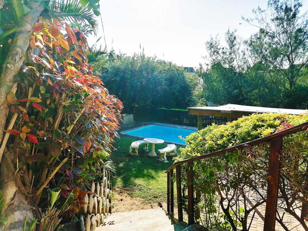 Boathouse Bed and Biscuit - Upper Deck - Housity