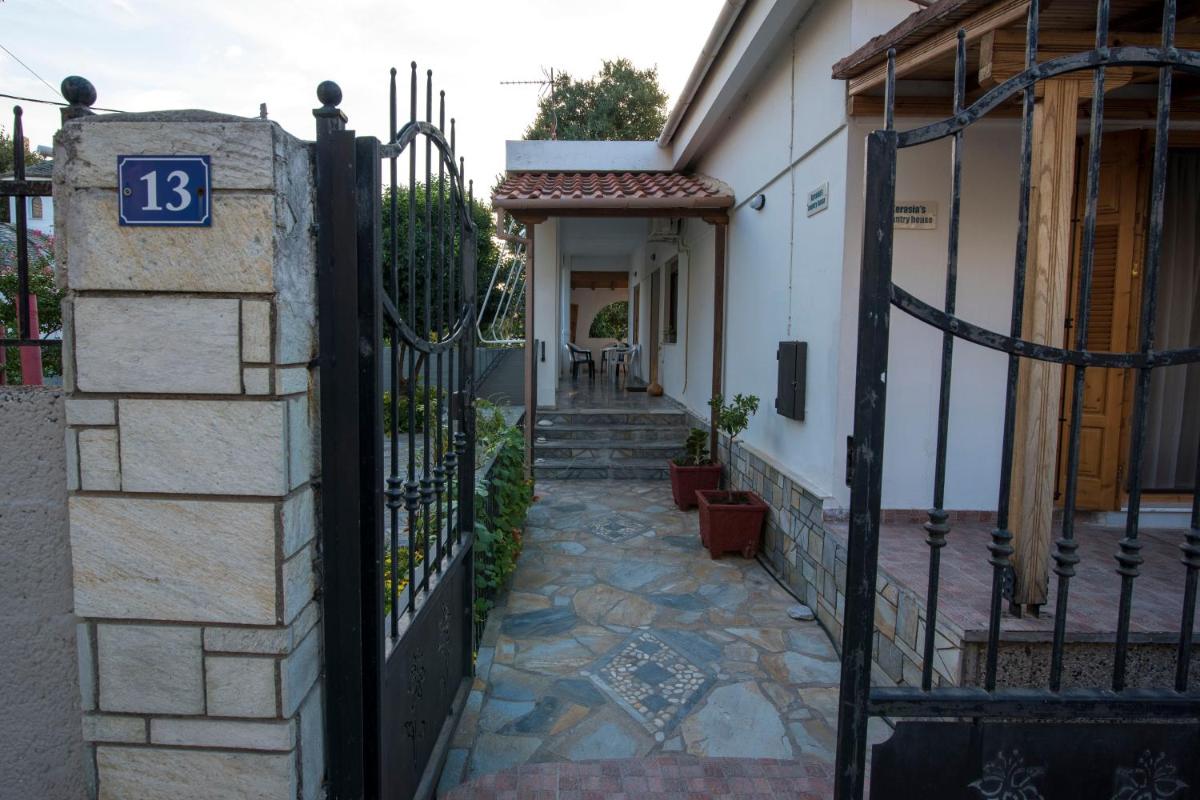 KERASIA'S COUNTRY HOUSE - Housity
