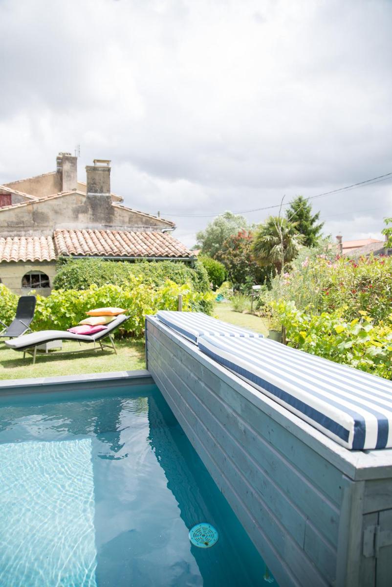 Le Pain de Lune Gîte et Chambre d'hôtes avec Piscine - Housity
