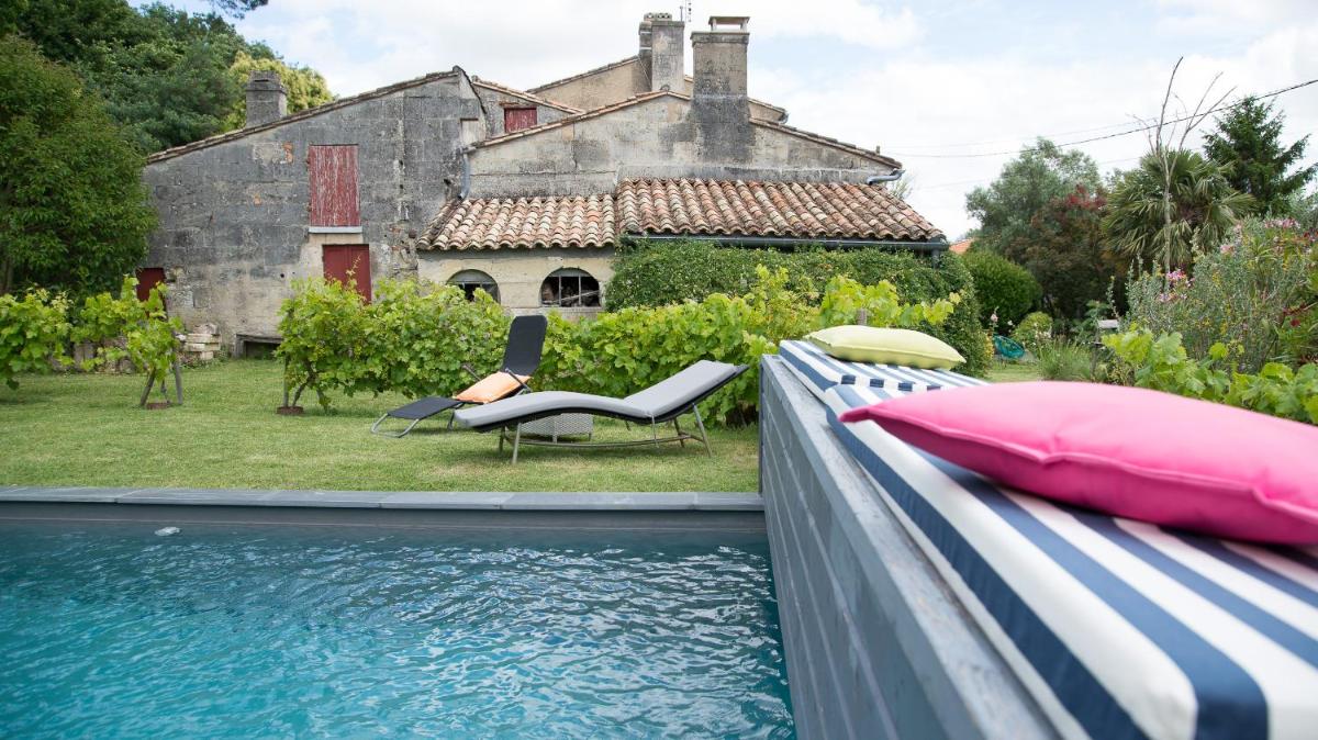 Le Pain de Lune Gîte et Chambre d'hôtes avec Piscine - Housity